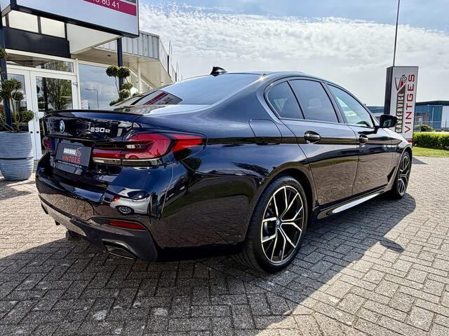 BMW 5-SERIE 530e High Executive M sport, Dealeronderhouden, 1e eigenaar, Head up display, Electrische achterklep 19 inch Harman kardon Sk dak Memory Stoelen 360Cam