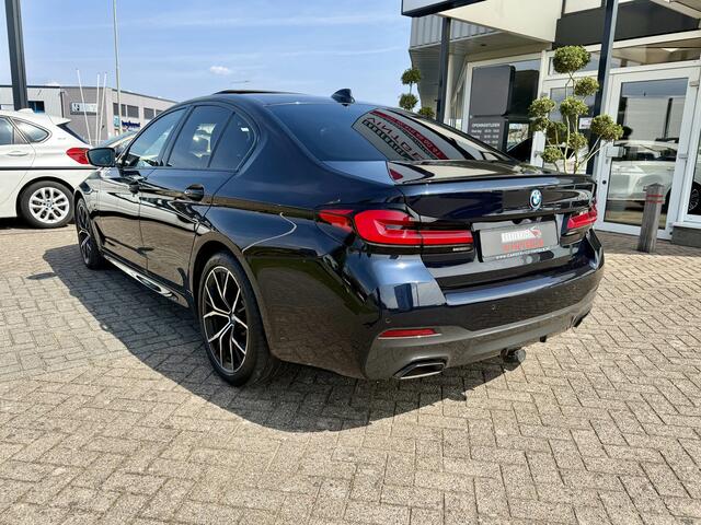 BMW 5-SERIE 530e High Executive M sport, Dealeronderhouden, 1e eigenaar, Head up display, Electrische achterklep 19 inch Harman kardon Sk dak Memory Stoelen 360Cam