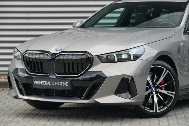 BMW 5-SERIE Touring 530e M-Sport Pro | H&K | Ventilatie | HUD | Trekhaak |