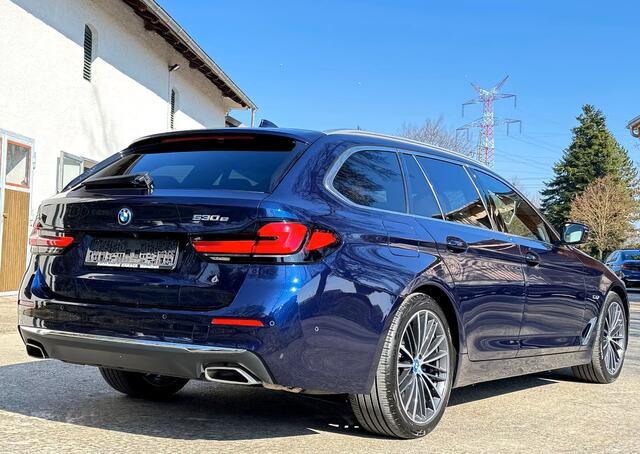 BMW 5-SERIE Touring 530e ** LASER, NAVI+, LEDER, PANORAMA, HuD, MEMORY, 19-INCH LMV ** 1e EIG - UNFALLFREI ** ** INFORMEER OOK NAAR ONZE AANTREKKELIJKE FINANCIAL-LEASE TARIEVEN **