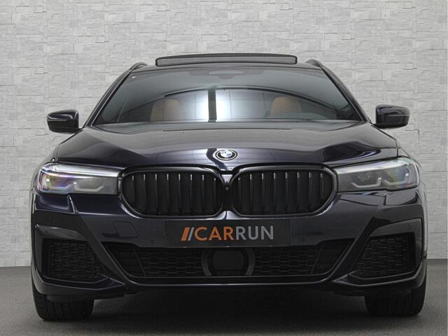 BMW 5-SERIE Touring 530e M-Sport | Panorama | 360 Camera | ACC | Harman-Kardon | Trekhaak | Keyless-Entry | Leder | Rij-Assist Pro | 19'' | Sfeerverlichting | Carplay | LED | Zonwering | Standkachel | Draadloos Laden | Dealer onderhouden |