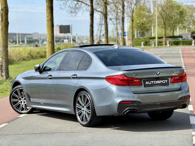 BMW 5-SERIE Sedan 530i xDrive M-Sport Schuifdak Memory HUD