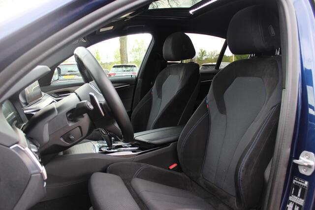 BMW 5-SERIE 530e iPerformance High Exe. M Sport / Schuifdak / 360Camera / Head-up / Alcantara / 20'' / CarPlay / Dodehoek / DAB / ACC