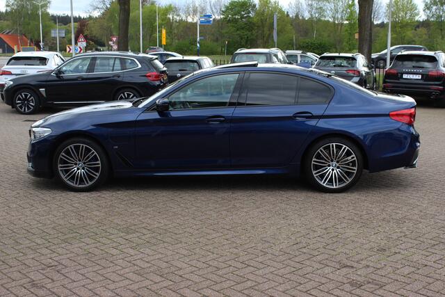 BMW 5-SERIE 530e iPerformance High Exe. M Sport / Schuifdak / 360Camera / Head-up / Alcantara / 20'' / CarPlay / Dodehoek / DAB / ACC