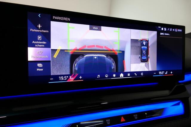 BMW 5-SERIE 530e M Sport Edition / M5 Look / M Sport Bodykit / Panoramadak / Stoelkoeling & -verwarming / Iconic Glow / Harman Kardon / Elektr. verstelbare voorstoelen (links memory) / HUD / Rondomzichtcamera / Apple Carplay - Android Auto / Achterbank verwarming / D