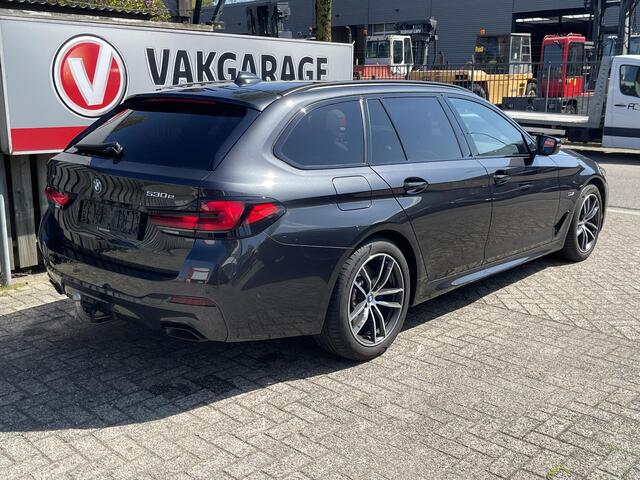 BMW 5-SERIE Touring 530e xDrive High Executive M Sport 18''/Panoramadak/Laser LED/Trekhaak/Head-up/Keyless/Dodehoek/Camera/Apple Carplay & Android Auto/HiFi