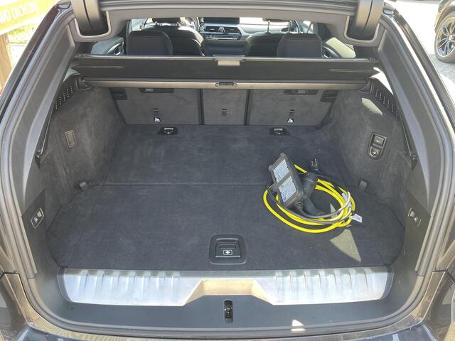 BMW 5-SERIE Touring 530e xDrive High Executive M Sport 18''/Panoramadak/Laser LED/Trekhaak/Head-up/Keyless/Dodehoek/Camera/Apple Carplay & Android Auto/HiFi