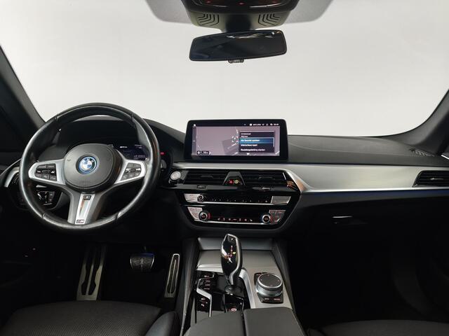 BMW 5-SERIE Touring 530e M-sport | 19 Inch W spaak | Elek glazen panorama dak | Trekhaak |