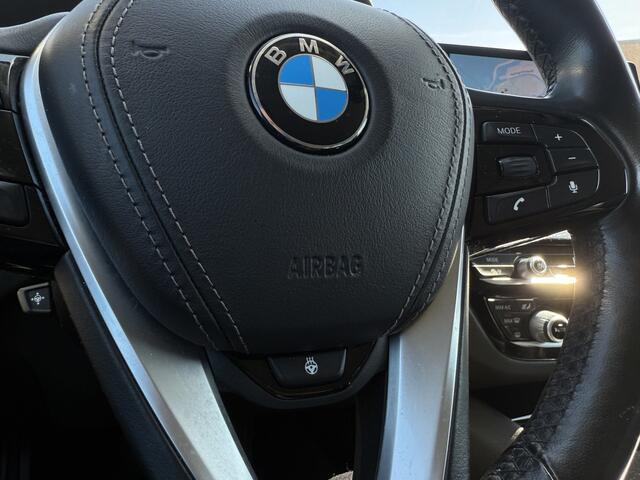 BMW 5-SERIE Touring 520d High Exe I Black on Black I Mooie auto
