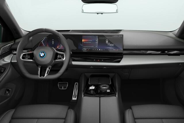BMW 5-SERIE Sedan 530e M Sport Edition | M Sportpakket Pro | Innovation Pack | Travel Pack | Comfort Pack | Trekhaak