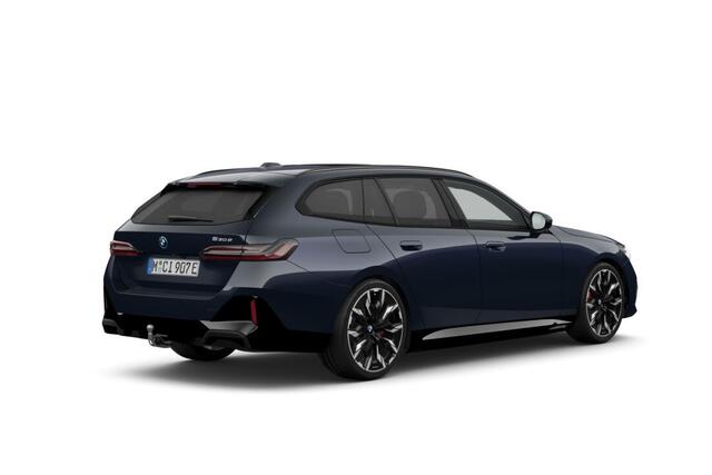 BMW 5-SERIE Touring 530e M Sport Edition | M Sportpakket Pro | Innovation Pack | Travel Pack | Comfort Pack | Trekhaak