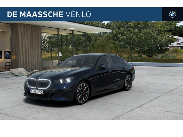 BMW 5-SERIE 530e M Sport Automaat / Achteruitrijcamera / M Multifunctionele Stoelen / Comfort Access / Adaptieve LED / Stuurverwarming