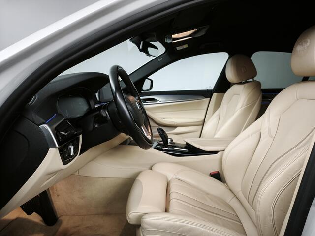 BMW 5-SERIE 530e iPerformance High Executive Automaat | Lederen bekleding | Achterruitrij Camera | Stoelverwarming