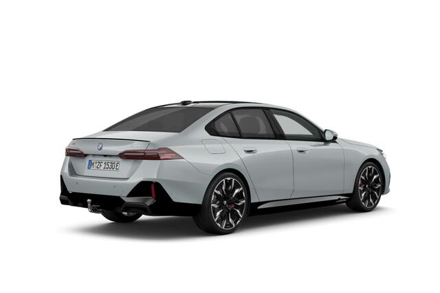 BMW 5-SERIE Sedan 550e xDrive | M Sportpakket Pro | Innovation Pack | Travel Pack | Comfort Pack | Trekhaak