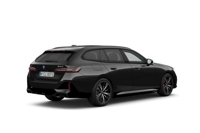 BMW 5-SERIE Touring 550e xDrive | M Sportpakket Pro | Innovation Pack | Travel Pack | Comfort Pack