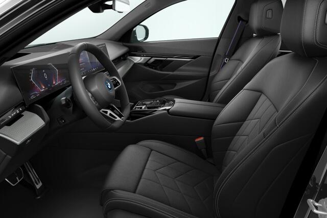 BMW 5-SERIE Touring 550e xDrive | M Sportpakket Pro | Innovation Pack | Travel Pack | Comfort Pack