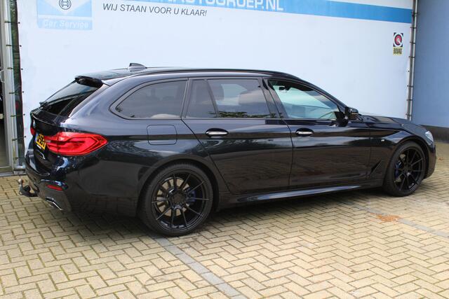 BMW 5-SERIE Touring 530i High Executive M-sport | Incl. 12 maanden garantie | Panoramadak | Dodehoek detectie | Geheugenstoelen | Parkeercamera | Standkachel | Head-up display | Elektrisch uitklapbare trekhaak | Stoelverwarming | Draadloze telefoonlader | Luxe leder