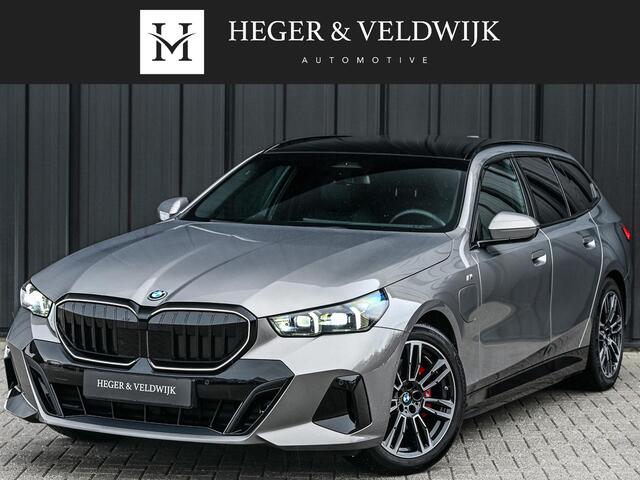 BMW 5-SERIE Touring 530e xDrive | M-Sport Pro | Panoramadak | Harman Kardon audio | M-Sport Suspension | Adaptive Led | Driving Assistant Plus | Ambient Light | Iconic glow grille | M-Sport Brake Red | Shadowline Lights