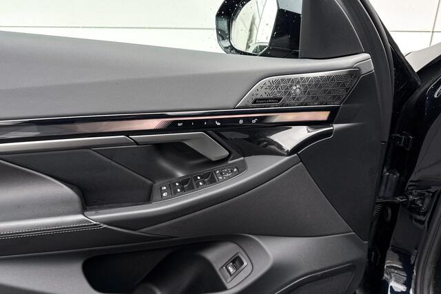 BMW 5-SERIE Sedan 550e xDrive M-Sport PRO | Trekhaak | Adaptive M-Onderstel | Panoramadak | Bowers & Wilkins | Selections 2500