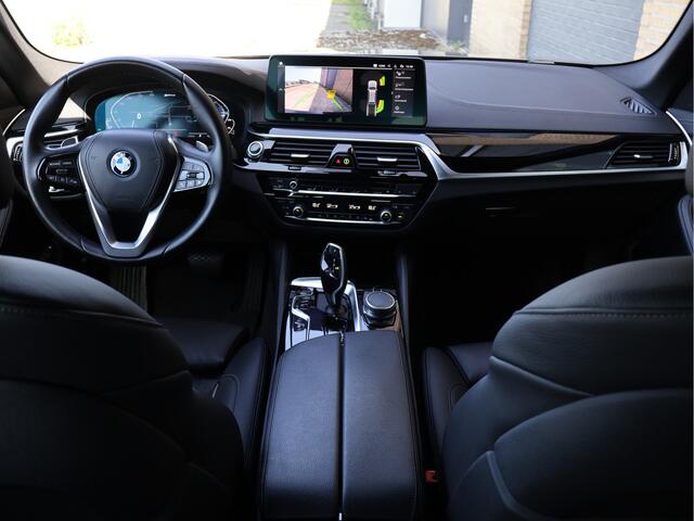 BMW 5-SERIE Touring 530e xDrive Luxury Line Comfortstoelen | Laser Light | Org. NL | Memory | Cam