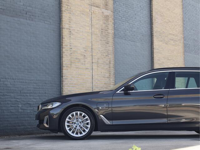 BMW 5-SERIE Touring 530e xDrive Luxury Line Comfortstoelen | Laser Light | Org. NL | Memory | Cam