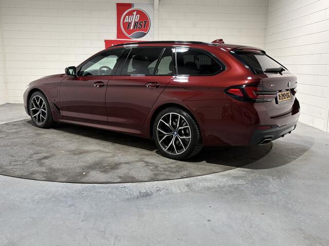 BMW 5-SERIE Touring 530e xDrive High Executive M Sport, Softclose, Luchtvering, Laser, Pano, 19 inch, Afn. trekhaak, Camera, Cruise, Elect stuurkolom, Harman Kardon, Dealer o.h.