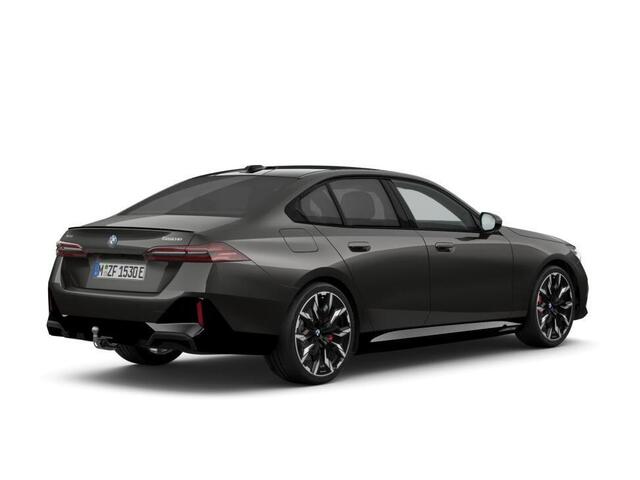 BMW 5-SERIE 550e xDrive M Sportpakket | Comfort Pack | Innovation Pack | M Sportpakket Pro | Travel Pack |