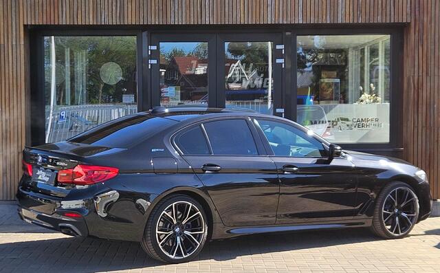 BMW 5-SERIE 530e iPerformance High Executive stoel/stuurverwarming. alcantara. m sport velgen. camera.