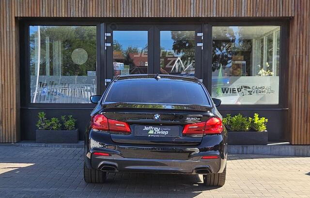 BMW 5-SERIE 530e iPerformance High Executive stoel/stuurverwarming. alcantara. m sport velgen. camera.