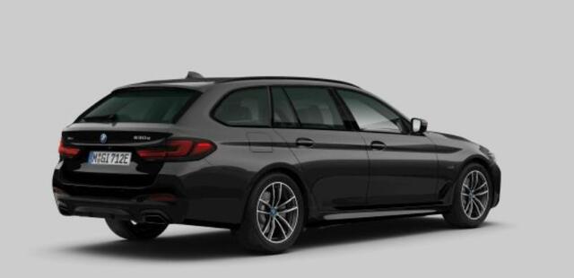 BMW 5-SERIE Touring 530e xDrive M Sport - Panoramadak - Soft Close - Parking Assistant Plus - Harman Kardon - Stoelventilatie - Comfortstoelen - Stuurwielrand verwarmd - stoelverwarming voor/achter -