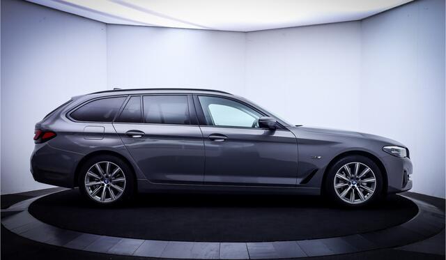 BMW 5-SERIE Touring 520e 204Pk BUSINESS Edition Plus SOH 97% | FULL LED | LEDER | CAMERA | STOELVERW | ELEK TREKHAAK | LMV