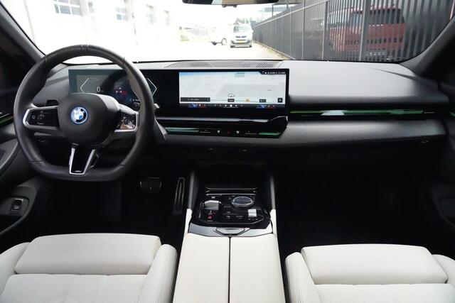 BMW 5-SERIE Touring 530e xDrive M Sport High Executive 300pk HarmanKardon/Trekhaak/Camera
