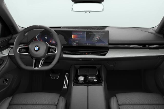 BMW 5-SERIE Touring 520i | M Sportpakket Pro | Innovation Pack | Comfort Pack | Trekhaak
