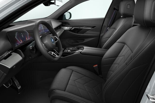 BMW 5-SERIE Sedan 530e M Sport Edition | M Sportpakket Pro | Innovation Pack | Travel Pack | Comfort Pack | Trekhaak