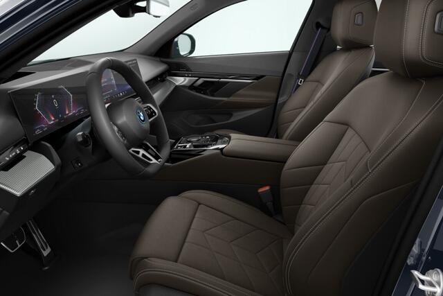 BMW 5-SERIE Sedan 530e M Sport Edition | M Sportpakket Pro | Innovation Pack | Travel Pack | Comfort Pack | Trekhaak