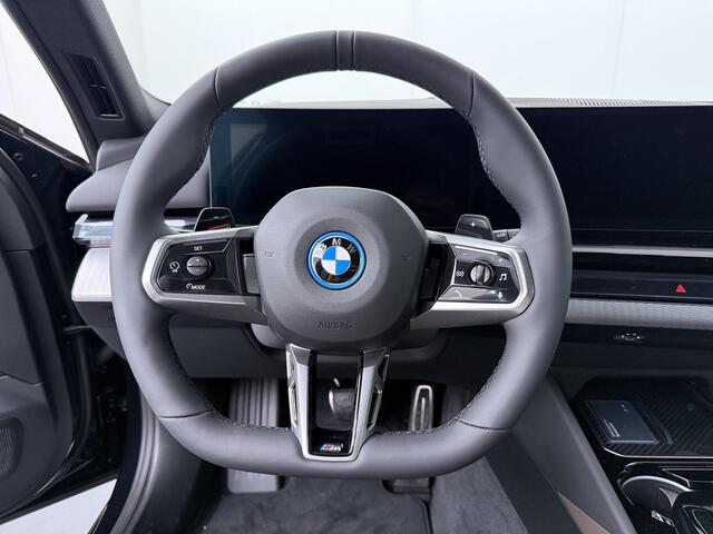 BMW 5-SERIE Touring 530e M Sport Edition | M-Sport Pro | Head-Up | 360 Camera | Trekhaak | Comfort Access |