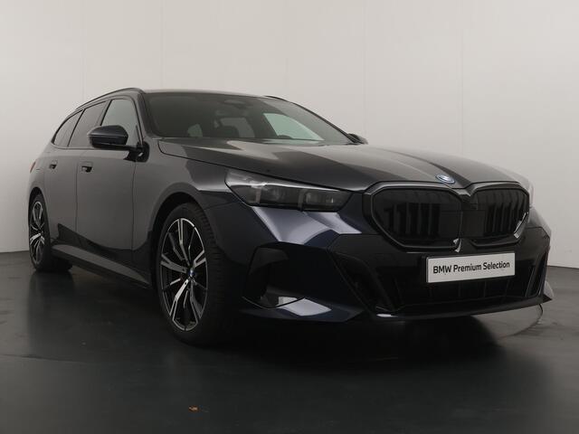 BMW 5-SERIE Touring 530e M Sport Edition | M-Sport Pro | Head-Up | 360 Camera | Trekhaak | Comfort Access |