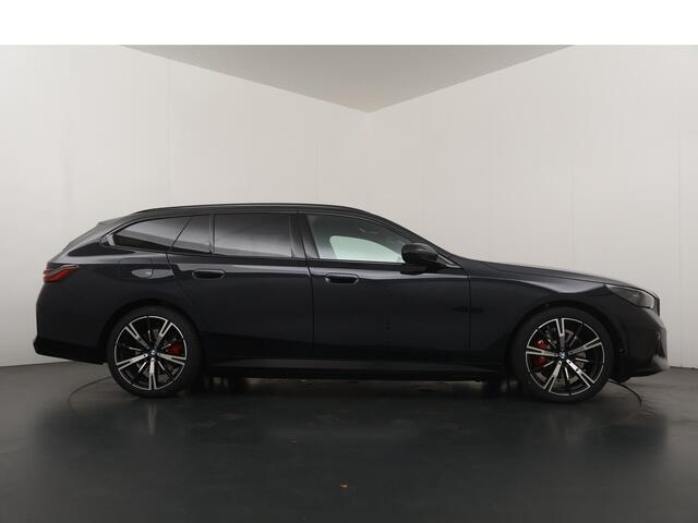 BMW 5-SERIE Touring 530e M Sport Edition | M-Sport Pro | Head-Up | 360 Camera | Trekhaak | Comfort Access |
