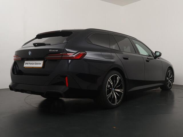 BMW 5-SERIE Touring 530e M Sport Edition | M-Sport Pro | Head-Up | 360 Camera | Trekhaak | Comfort Access |