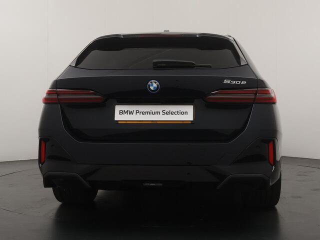 BMW 5-SERIE Touring 530e M Sport Edition | M-Sport Pro | Head-Up | 360 Camera | Trekhaak | Comfort Access |
