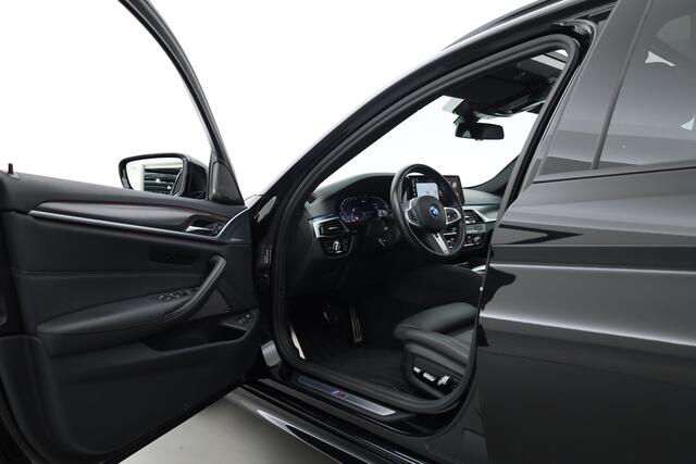 BMW 5-SERIE Touring 530e xDrive M Sport | Pano | HUD | Laser | Memory | Camera | Harman Kardon | Elek. Trekhaak | Leder | 19''