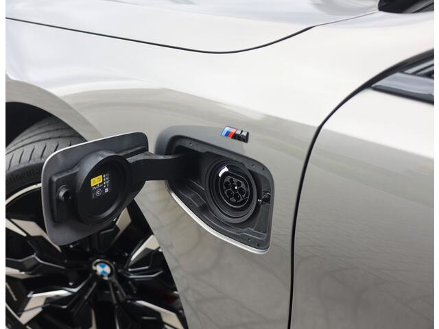 BMW 5-SERIE Touring 550e xDrive | M Performance - Trekhaak - Bowers & Wilkins