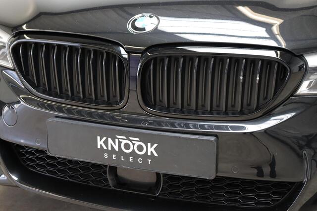 BMW 5-SERIE 530i High Executive M Sport Pakket Automaat / Navigatiesysteem Professional / Schuif-/kanteldak / Harman Kardon / Stoelverwarming / Adaptieve Cruise Control / Apple Carplay / Achteruitrijcamera / Stuurwielverwarming / Head-Up Display / Trekhaak /