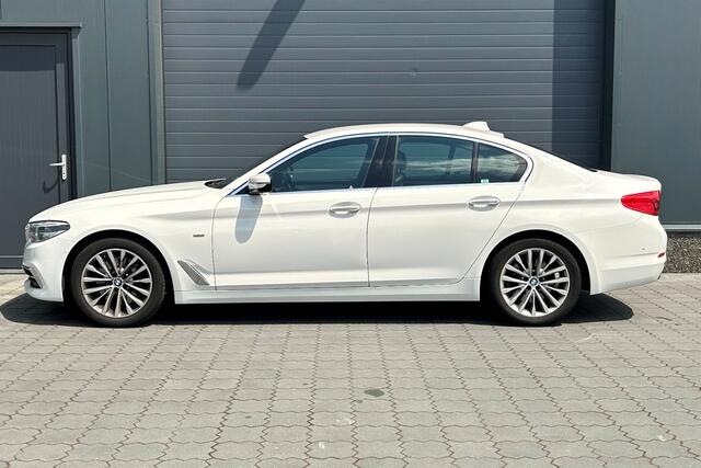BMW 5-SERIE 530i High Executive Luxury Line NAPPA LEER 18" NL-auto!