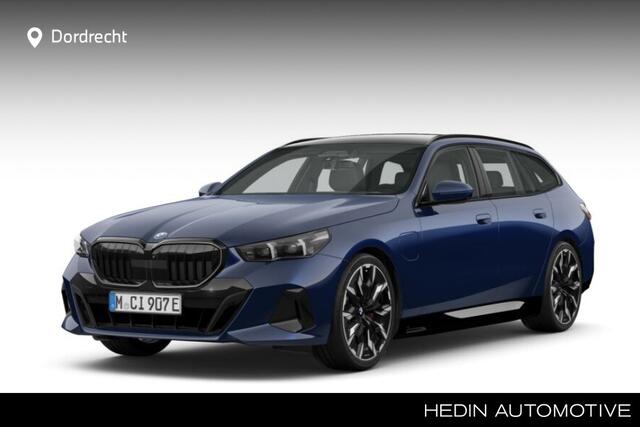 BMW 5-SERIE Touring 530e | M sportpakket + Pro | Elektrische trekhaak | Glazen panoramadak | Driving Assistant | Travel pack | Comfort Pack |