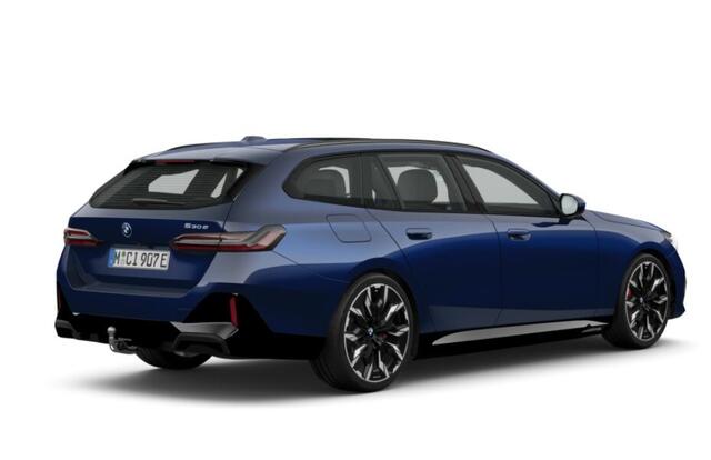 BMW 5-SERIE Touring 530e | M sportpakket + Pro | Elektrische trekhaak | Glazen panoramadak | Driving Assistant | Travel pack | Comfort Pack |