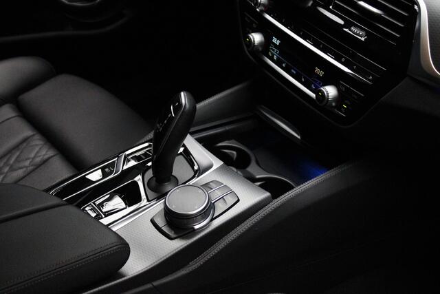 BMW 5-SERIE Touring 530e M-Sport Navi Leer Sportstoelen PDC Climate voor en achter Elektr. verstelbare stoelen Elektr. achterklep LM velgen