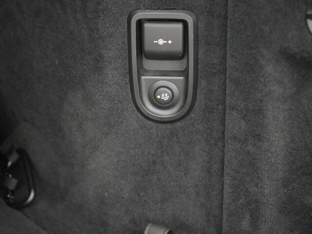 BMW 5-SERIE Touring 530e M Sport PHEV 293pk Dealer O.H. | Trekhaak Af Fabriek | Panodak | Head Up | Adaptive Cruise | Camera | Lederen Sportstoelen Memory & Verwarmd | Sfeerverlichting | Blis | Stuur Verwarmd | Apple Carplay | Navigatie | DAB | Plug In Hybrid |