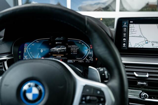 BMW 5-SERIE 530 BMW 530e xDrive Touring M Sport | Panorama | Comfort Seats | Trekhaak | Leder Dash. | Harman/Kardon | Driving Ass. Prof. | 360 Camera | Laser |