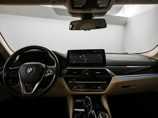 BMW 5-SERIE Touring 530e Business Edition Plus 292PK | Cruise Control adaptief | Navigatie | Lederen Bekleding | Achteruitrijcamera | Trekhaak